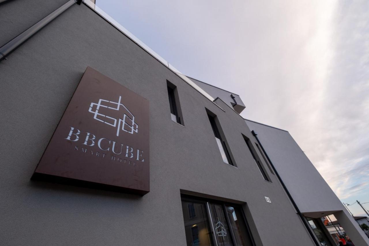 Bbcube Hotell Porto Viro Exteriör bild